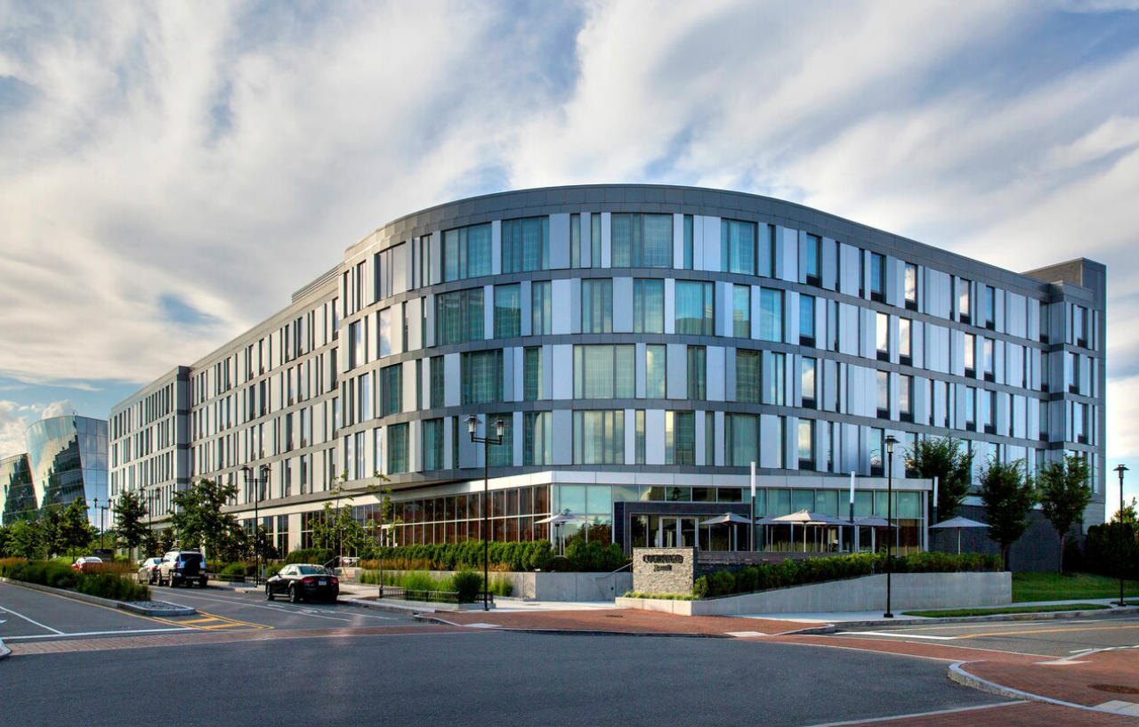 Courtyard By Marriott Philadelphia South At The Navy Yard Hotel Exterior photo